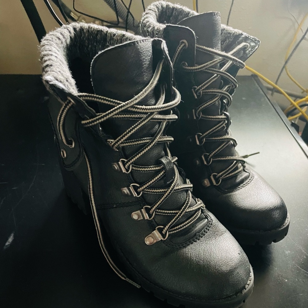 Union bay ankle boots. Size 7 1/2. Never worn outside.